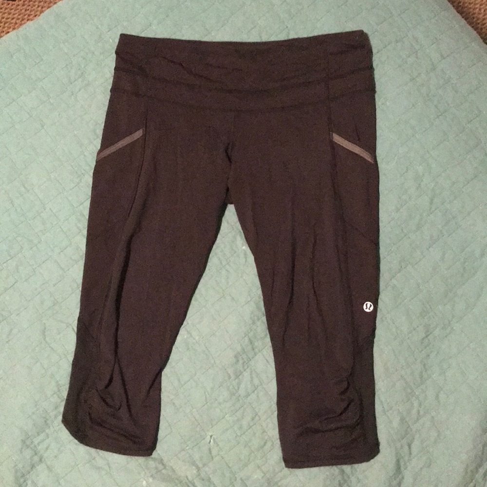 Black lululemon crops